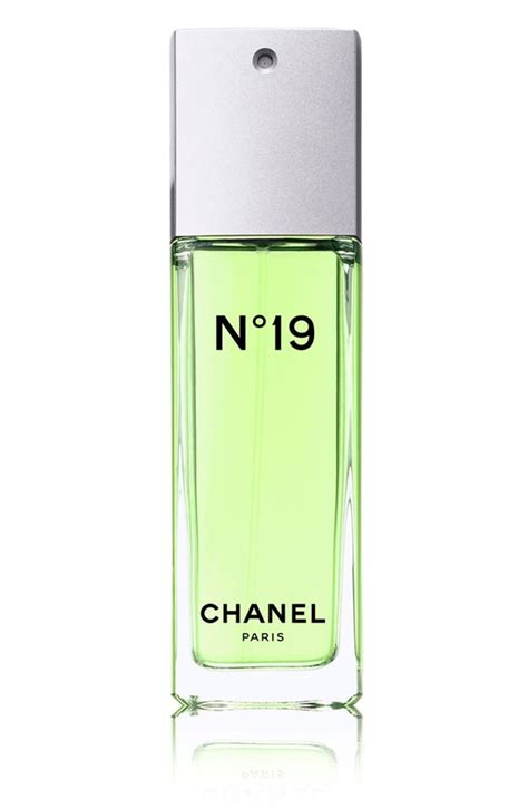 Chanel N°19 Eau De Toilette Spray 